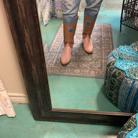 Pink alligator Virgen de Guadalupe western boots - Picture 2 of 9